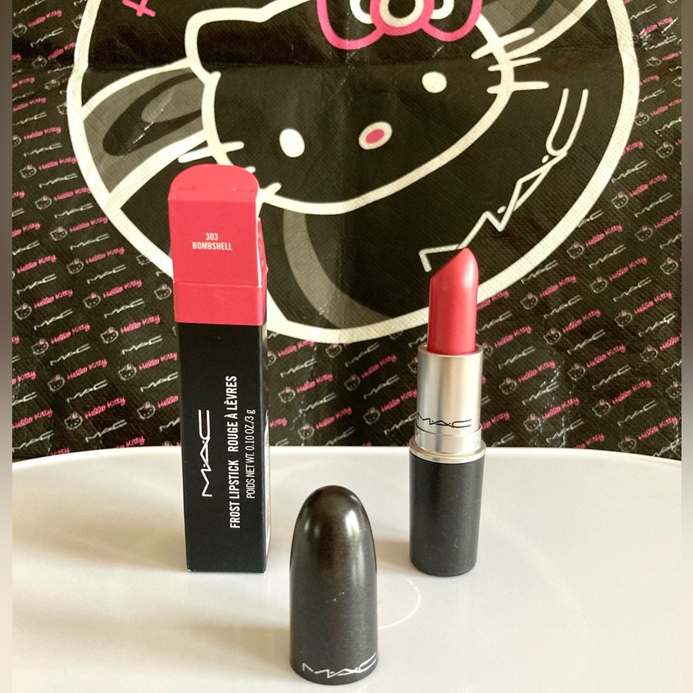 LAST ONE!💄HP!💄MAC Frost Lipstick Bombshell